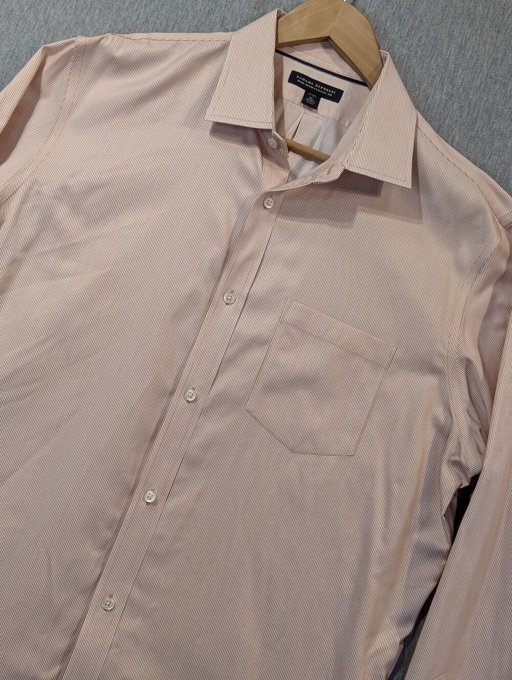 Banana Republic Non-Iron Classic Fit Dress Shirt Men's XL 17-17.5 Orange White